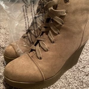Sz 9 tan wedges